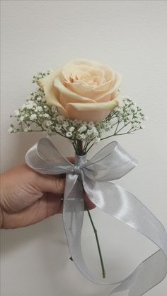 Simple One Flower Bouquet, Small Single Flower Bouquet, Small Bouquet Wedding Bridesmaids, 1 Flower Bouquet Bridesmaid, Single Flower For Bridesmaids, One Rose Bridesmaid Bouquet, Bouket Flowers Wedding Ideas, One Single Rose Bouquet, Simple Single Flower Bouquet