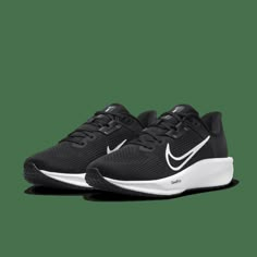 Los Nike Quest 6 están hechos para runners de todos los niveles. Pero no te equivoques, son todo menos básicos. La banda de ajuste supercómoda con soporte en el mediopié mantiene la estabilidad durante las carreras. Además, la espuma supersuave en la entresuela amortigua cada paso. Cupcakes Frozen, Nike Tenis, Sneakers Jordans, Shoes Sneakers Jordans, Pink Running Shoes, Nike Tennis, Nike Training, Blue Sneakers, Black Running Shoes