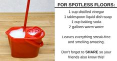 the instructions for how to use an ice bucket with a scooper on top and in between