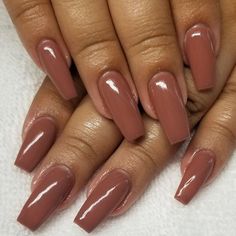 15 Chic Fall Nail Colors for Brown Skin Gel Nails On Dark Skin Hands, Warm Nude Nails, Dark Nude Acrylic Nails, Nude Nails Dark Skin Tone, Nude Brown Nail Designs, Nude Tone Nails, Neutral Nails For Fall, Nude Nails For Black Women, Nude Nail Polish For Dark Skin