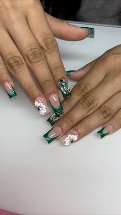 Nails Emerald Green Design Nails, Green Nail Inspo Acrylic Short, Medium Green Nails Acrylic, Emerald Green Nails With Butterflies, Emerald And Sliver Nails, Dark Green Nails Ideas Short, Quinceanera Nails Emerald Green Short, Quinceanera Nails Green And Gold, Emerald Quinceanera Nails