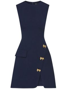 Find OSCAR DE LA RENTA Bow-button Split-skirt Dress on Editorialist. navy blue virgin wool stretch-design decorative bow button detailing crew neck rear zip fastening sleeveless fitted waistline side flap pocket split hem Blue Dress Business Outfit, Deep Blue Outfit, Markarian Dress, Long Classy Dress, Farfetch Dress, Luxury Dress Elegant, Navy Blue Outfits, Suit Dress Women, Dresses For Plus Size