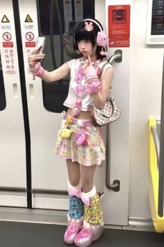 Harajuku fashion Decora Fashion Outfits, Harajuku Outfit, Kawaii Street Fashion, Decora Harajuku, Japanese Fashion Trends, Harajuku Decora, Kawaii Outfit Ideas, Estilo Harajuku, Harajuku Fashion Street