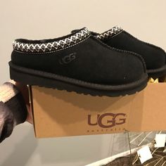 Brand New Never Worn Black Ugg Slippers Ugg Black Slippers, Shoes To Get For Back To School, Uggs Slippers Black, Black Ugg Slippers Outfit, Black Tasman Uggs, Shoes To Get, Black Ugg Slides, Ugg Slippers Black, Cute Shoes For School