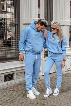 Super gaaf (unisex) tracksuit van Lumi3re, bestaande uit een hoodie en joggingbroek.Het tracksuit heeft een boxy fit en zit heel comfortabel! Het tracksuit is gemaakt van een superzachte stof en is voorzien van twee zakken met rittssluiting.Gio (links) draagt het tracksuit in maat L.Candice (rechts) draagt het tracksuit in maat XXS.Materiaal: 70% katoen en 30% polyester. Matching Tracksuit Couple, Thrifting Quotes, Matching Tracksuit, Unisex Tracksuit, Baggy Shirts, Beyond Repair, Plan A Wedding, Tracksuit Outfit