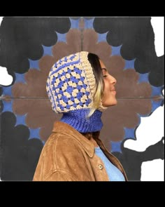 Cagoule cocooning La Grandma ✨ Découvrez la Grandma Cocooning Balaclava, votre nouvel accessoire incontournable pour rester au chaud avec style ! ️💖 This cagoule unique est le fruit d'un travail minutieux et demande un temps fou à crocheter, mais croyez-moi, le résultat en vaut vraiment la peine ! ?? Caractéristiques : Confort Exceptionnel : conçu pour vous envelopper de douceur tout en vous protégeant du froid. ️✨ Style Rétro : Avec son design inspiré des Grandma squares, elle apporte une touc Granny Square Balaclava Scarf, Granny Balaclava, Granny Square Bonnet, Granny Square Balaclava Pattern, Granny Square Hood, Crocheted Balaclava, Granny Square Beanie, Crochet Scoodie, Balaclava Granny Square