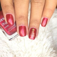 25+ Easy Christmas Nail Art Designs To Try Yourself — Elephant On The Road Minimalist Christmas Nails, Nail Art Ideas Christmas, Art Ideas Christmas, Easy Christmas Nail Art, Nails Christmas