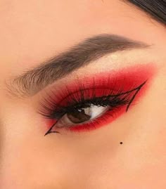 Uploaded by Zoé. Find images and videos about beauty, aesthetic and makeup on We Heart It - the app to get lost in what you love. Ferrari Makeup Look, V Day Makeup Looks Simple, Red Make Up Looks, Valentines Eye Makeup, Colorful Makeup Ideas, Makeup Memes, Drag Make-up