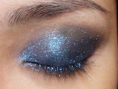 Maquillage Goth, Funky Makeup, Eye Makeup Art, Makeup Box, Blue Makeup, Blue Eye Makeup, Her Eyes