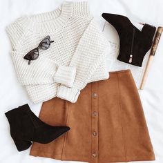 Suede Skirt Outfit, Corduroy Skirt Outfit, Brown Suede Skirt, Skirts Brown, Perfect Winter Outfit, Skirt Outfits Fall, Cosy Jumper, Cute Skirt, Suede Skirt