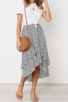 Be in Love Ruffle Skirt Cute Outfits Millenial, Boho Professional, Midwest Summer, Áo Blu, Modest Summer Fashion, Modesty Outfits, Boho Inspiration, Rock Outfit, Mode Boho