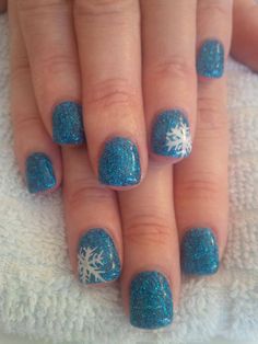 christmas nails switch blue for red Christmas Nails Diy, Snowflake Nail, Snowflake Nail Art, January Nails, Shoe Nails, Trendy Nail Art Designs, Finger Nails, Snowflake Nails