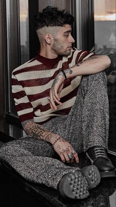 Zayn One Direction, Asian Male Model, Zayn Malik, Couple Posing, Haircuts For Men