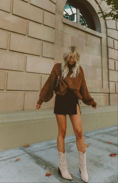 60+ Cute Cowboy Boots Outfits to Get in on Fall's Hottest Shoe Trend - Life with Mar Country Concert Outfits, Looks Country, Nashville Outfits, Paris Mode, Cute Fall Outfits, Outfit Inspo Fall, Fall Fashion Outfits, Looks Style