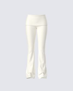 Nothing gives off an effortless it-girl vibe more than these pants 🤍 Made from stretch jersey, these cream foldover leggings with a slight flare leg are the perfect closet essential for our babes who like to keep it casual, but still serve a look 💅 Foldover Leggings, Pretty Pants, Cream Leggings, 2000s Clothes, Cream Pants, Flare Legging, Perfect Closet, Athleisure Fashion, Cute Comfy Outfits