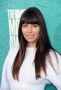 Jessica Biel's Blunt Bangs Jessica Beil, Great Hairstyles, Jessica Biel, Messy Hair, Sleek Hairstyles, Long Straight Hair