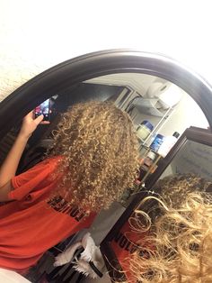 Blond Curls, Black Hair Green Eyes, Honey Blond, Highlights Curly Hair, Cute Hair Colors, Big Box Braids Hairstyles, Curly Hair Photos, Cute Curly Hairstyles, Protective Hairstyles Braids