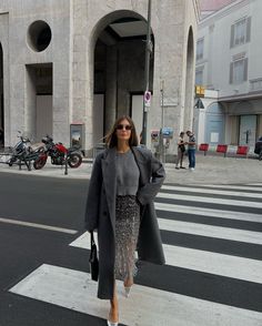 Street Style: Get The Look Sequin Fringe Skirt, Street Style Autumn, Autumn Winter Outfits, Metallic Trousers, Gray Accessories, Christmas Party Outfit, Turtle Neck Jumper, Holiday Party Outfit, Saturday Morning