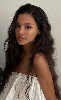 Tan Girls With Brown Hair, Greek Girls Pretty, Tan Girl With Brown Hair, Dark Brown Hair Girl Aesthetic, Bambi Eyes Girl, Greek Girl Aesthetic, Curly Brown Hair Girl, Tan Girl Aesthetic, Black Hair Brown Eyes Girl