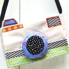 Oh Snap! Camera Bag Sewing Pattern by Jennifer Jangles Jennifer Jangles, Ditty Bag, Bag Sewing Pattern, Oh Snap, Bag Sewing, Bag Patterns To Sew, Happy Campers, Sewing Bag, Quilt Shop