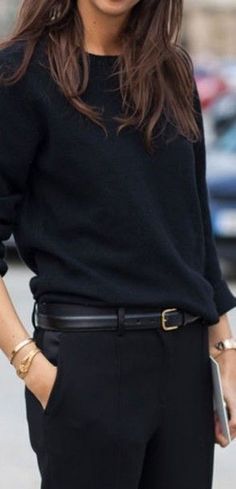 Minimalisticky Chic, Outfit Nero, Classy Minimalist, Minimalist Moda, Black Cashmere Sweater, Minimalist Fashion Women, Paris Mode, Moda Paris