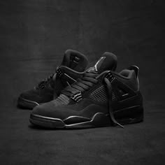 Tenis Jordan Retro, Jordan 4s Outfit, Air Jordan 4 Black Cat, Jordans 4, Red Patent Leather Shoes, Air Jordan Iv, Jordan Iv, Jordan 4 Black, Jordan 4s