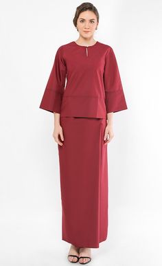 Kurung Kedah Qaseh in Maroon | FashionValet Baju Kurung Songket Design, Baju Kurung Tradisional Malaysia, Malaysian Dress, Beautiful Gown Designs, Kurung Modern, December Outfits, Baju Kurung Moden