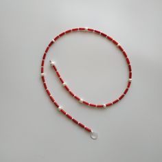 < Lasso coral pearl necklace > Like 99% of the coral on the market these days, this coral has been dyed. I use bamboo coral which is not endangered or threatened in any way, unlike natural pink or red coral (the production of which is forbidden almost everywhere in the world). Bamboo coral doesn't mean it's not organic. Every bead of it has a distinctive and beautiful coral pattern. My jewelry dyed with high quality paint. It's safe for your health and the paint does not fade. > Necklac V Neck Jewelry, Pearl Necklace Colorful, Colorful Pearl Necklace, Jewelry With Pearls, Beaded Boho Jewelry, Girlfriend Necklace, Red Beaded Necklaces, Red Coral Necklace, Coral Beads Necklace