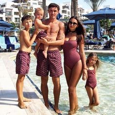 Family Beachwear Matching. - Fashionsarah.com Mommy And Me Swimwear, Swimsuits 2020, Mom And Daughter Matching, Mother Daughter Outfits, Hawaiian Outfit, Matching Swimwear, Mommy And Me Outfits, Cute Family, Matching Family Outfits