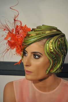 Oaks Day, Foam Wigs, Avant Garde Hair, Racing Fashion, Races Style, Crazy Hats, Races Fashion, Wig Hat, Fancy Hats