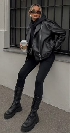 Cool Black Outfits For Women, Leather Jacket Outfit Casual, Leather Jacket Outfit 2023, Nyc Fall Outfits Street Style 2023, Edgy Leather Cropped Jacket For Fall, Black Leather Jacket For Winter Alternative Fashion, Winter Chic Black Biker Jacket, Edgy Winter Leather Jacket, Winter Black Biker Cropped Jacket