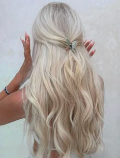 Platinum Ice Blonde Hair, Champagne Hair, Ice Blonde Hair, Blonde Hair Makeup, Icy Blonde Hair, Bronde Hair