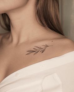 Tattoos Leaves, Collar Bone Tattoos, Collar Bone Tattoo For Men, Shoulder Cap Tattoo, Clavicle Tattoo, Olive Branch Tattoo, Collarbone Tattoo, Memories Ideas, 10 Tattoo