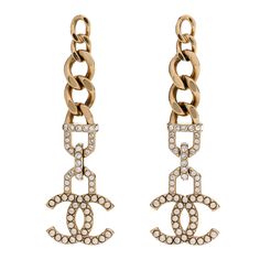 This is an authentic pair of CHANEL Pearl Crystal CC Chain Link Drop Earrings in Gold. These earrings are crafted in a gold tone and feature a CC logo with resin pearls suspended from crystal embellished aged gold chains. Chanel Pearl, Chanel Pearls, Drop Earrings Gold, Pearl Crystal, Earrings In Gold, Gold Drop Earrings, Cc Logo, Earrings Gold, Chain Link