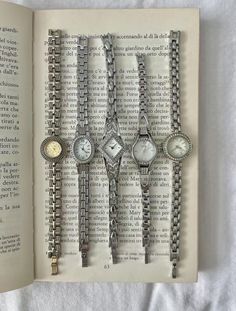 Old Money Watches, Watches Aesthetic, Sketch Jewelry, Outfits Jewelry, Logo Jewelry, Cute Watches