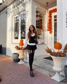 Bella Lombardi, Skirt Outfits Fall, Estilo Indie, Skandinavian Fashion, Chique Outfits, Looks Street Style, Easy Trendy Outfits, Outfits Fall, Cute Fall Outfits