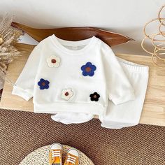 Cuddle up in comfort and style with our adorable Flower Print Sweatshirt & Pants Set! 🌸 This unisex outfit is perfect for your little one this autumn. 🍂 Made from soft, breathable cotton, it features a cozy pullover sweatshirt with a playful flower print and matching pants for a complete look. The easy pull-over style makes dressing a breeze, while the relaxed fit allows for all-day comfort. 🤸‍♀️ Available in sizes for babies from 6 to 36 months, this baby boy clothes and baby girl clothes se Cozy Playtime Sets For Fall, Cute White Sets For Fall, White Loungewear Set For Fall, White Sets For Loungewear In Fall, White Fall Loungewear Sets, White Long Sleeve Playwear Sets, Cozy Cotton Sets For Fall, Unisex Clothes, Romper Outfit