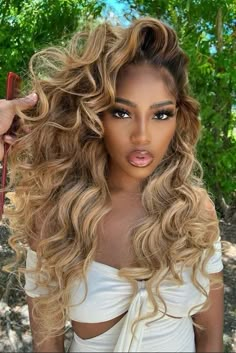 Blond Hair Black Women, Short Extensions, Black Women Blonde Hair, Honey Blonde Hair, Hair Laid, Hair Inspo Color, Blonde Balayage, Blonde Highlights, Body Wave