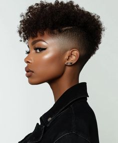 Fade Haircut Women Natural Hair, Mullet Black Women, Edgy Natural Hair, Afro Mullet, Baby Hair Styling, Afro Fade Haircut, Fade Haircut Women, Afro Fade