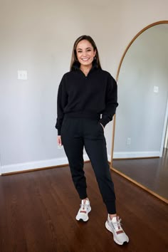 Petite-friendly outfits with joggers via pumps and push-ups blog | fall activewear | travel outfits | petite fashion | petite style All Black Joggers Outfit, Jogger Travel Outfit, Personal Trainer Outfit, Outfits With Joggers, Black Joggers Outfit, Jogger Outfits, Neutral Spring Outfit, Fall Activewear, Jogger Outfit