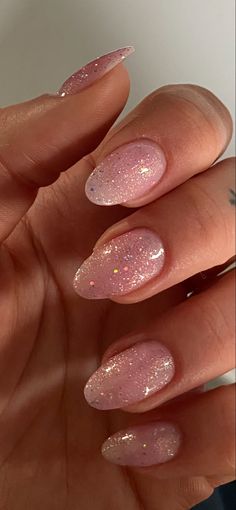 almond nails 
glitter nails
natural nails
pink nails
summer nails
spring nails 
girly nails Gel Nail Polish Colors, Makeup Nails Art, Casual Nails, Acrylic Nails Coffin Short, Nail Jewelry, Fabulous Nails, Healthy Nails, Dream Nails, Best Acrylic Nails