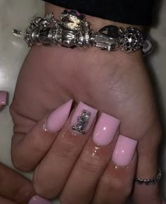 Short Nails For Braiders, Braider Set Nails Ideas Short, Braiding Nails Set, Short Braiders Nails, Braider Nails Ideas Short, Braiders Nails Set, Braider Nails Ideas, Braider Nails Set Short, Cute Shorties Acrylic Nails