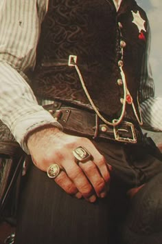 West Aesthetic, Cowboy Outfit, Cowboy Aesthetic, Wild West Cowboys, Red Dead Redemption Ii, Red Redemption 2, Fallout New Vegas, Space Cowboys, Western Aesthetic