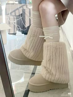 Cute Uggs, Uggs Outfits, Looks Adidas, 00s Mode, Stile Blair Waldorf, Adrette Outfits, Skandinavian Fashion, Cute Shoes Heels