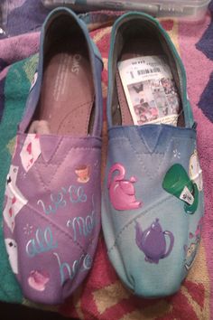 Whimsical Wonderland hand painted TOMS by PaintedLaceStudios, $120.00. yeah alice in wonderland!!! i love this movie!!!! Painted Keds, Painted Steps, Pocahontas And John Smith, Hand Painted Toms, Wattpad Outfits, Fairy Design