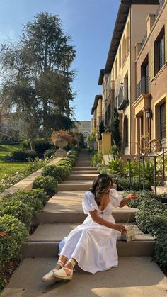 Italian Aesthetic Fashion, Winery Outfit Summer, Vineyard Outfit, Countryside Outfit, London In June, Outfits For Spain, Christmas Party Fashion, Summer Abroad, Fashion Outfits Dresses