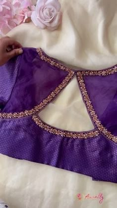 Simple Blouse Designs For Bride, Simple Boat Neck Aari Work Blouse Designs, Blouse Butta Designs, Simple Fancy Blouse Designs, Sequence Work Blouse Design, Net Blouse Models, Aari Work Blouse Back Neck Design, Blouse Design With Lace Work, Lace Work Blouse Designs