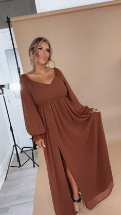 The Timeless Romantic Chiffon Maxi Dress, designed exclusively for Fall photoshoots, elegantly blends the grace of a maxi dress with the season's warm hues, making it the perfect choice for those who desire both style and comfort. Its flowing silhouette and intricate details create a versatile and sophisticated look. Fit: Elastic waistband & flowy fit throughout; We recommend sizing down unless you are larger chested! If you have ANY questions about sizing, don't hesitate to reach out! We are ha Earth Tone Dresses, Flowy Fall Dresses, Maxi Dress Fall, Photoshoot Dresses, Style Wide Leg Jeans, Bride Top, Dresses Flowy, Maxi Dresses Fall, Full Skirt Dress