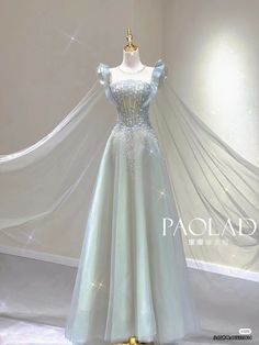 Royal Fantasy Dress, Bleached Hair With Dark Roots, Hair Dark Roots, Fantasy Dress Princesses, Short Bleached Hair, Hair With Dark Roots, Expensive Wedding, Gaun Abad Pertengahan, Epic Clothing