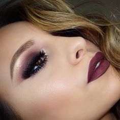 Fall Inspired Makeup, Makeup Barbie, Burgundy Lips, Make Up Inspiration, Inspired Makeup, Dark Makeup, Christmas Makeup, Pretty Christmas